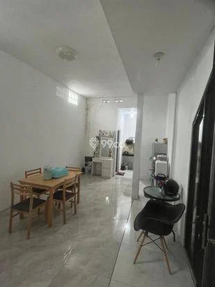 RUMAH EXKLUSIF DI PUSAT PERKOTAAN RUMAH EXKLUSIF DI PUSAT PERKOTAAN