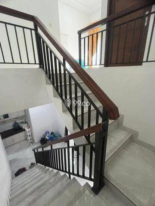 RUMAH EXKLUSIF DI PUSAT PERKOTAAN RUMAH EXKLUSIF DI PUSAT PERKOTAAN