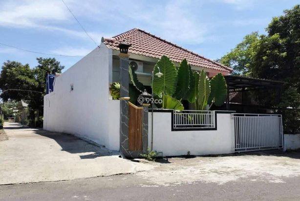 RUMAH SIAP HUNI FURNISHED PRIVATE POOL DEKAT BANDARA ADISUCIPTO RUMAH SIAP HUNI FURNISHED PRIVATE POOL DEKAT BANDARA ADISUCIPTO