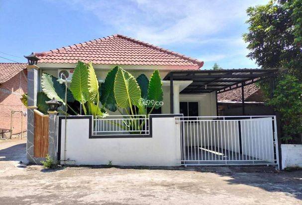 RUMAH SIAP HUNI FURNISHED PRIVATE POOL DEKAT BANDARA ADISUCIPTO RUMAH SIAP HUNI FURNISHED PRIVATE POOL DEKAT BANDARA ADISUCIPTO
