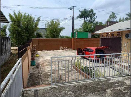 Disewakan Gudang Open Yard luas,ada sisa tanah di belakang jika mau bangun Disewakan Gudang Open Yard luas,ada sisa tanah di belakang jika mau bangun