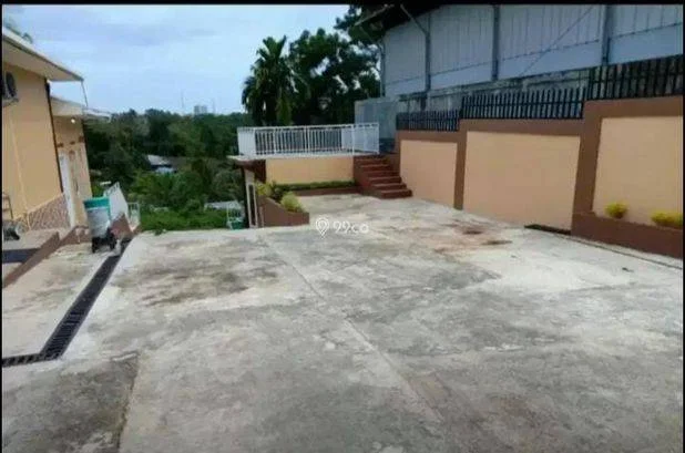 Disewakan Gudang Open Yard luas,ada sisa tanah di belakang jika mau bangun Disewakan Gudang Open Yard luas,ada sisa tanah di belakang jika mau bangun