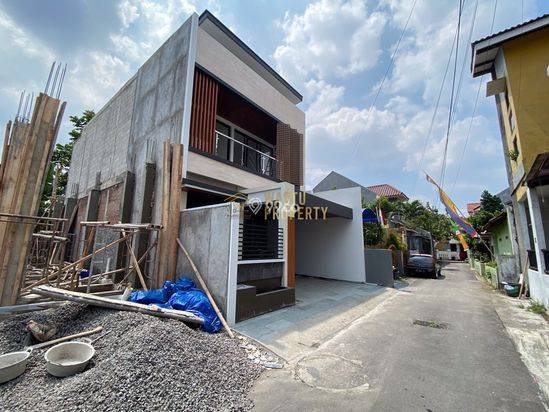 RUMAH MODERN 2 LANTAI FULL FURNISH DEKAT KAMPUS ISI JOGJA RUMAH MODERN 2 LANTAI FULL FURNISH DEKAT KAMPUS ISI JOGJA