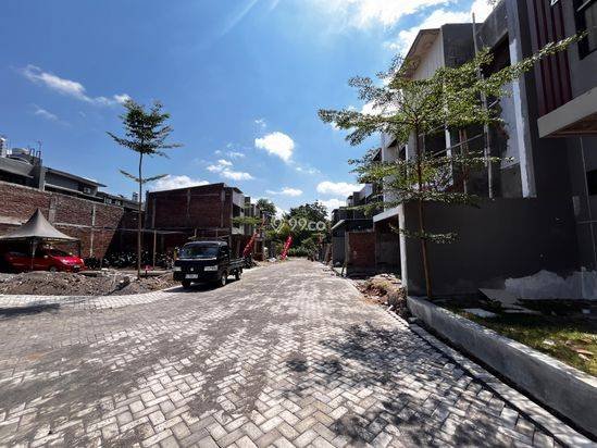 RUMAH MEWAH DI LOKASI PREMIUM DEKAT PLAZA AMBARRUKMO RUMAH MEWAH DI LOKASI PREMIUM DEKAT PLAZA AMBARRUKMO
