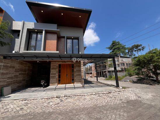 RUMAH MEWAH DI LOKASI PREMIUM DEKAT PLAZA AMBARRUKMO RUMAH MEWAH DI LOKASI PREMIUM DEKAT PLAZA AMBARRUKMO
