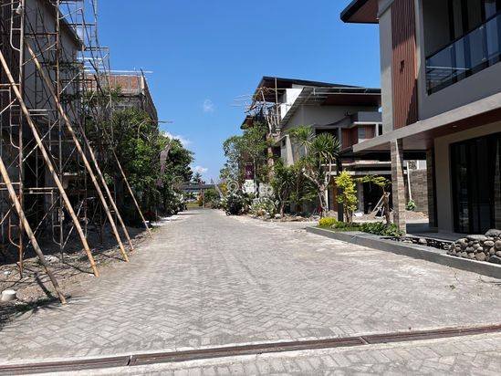 RUMAH MEWAH DI LOKASI PREMIUM DEKAT PLAZA AMBARRUKMO RUMAH MEWAH DI LOKASI PREMIUM DEKAT PLAZA AMBARRUKMO