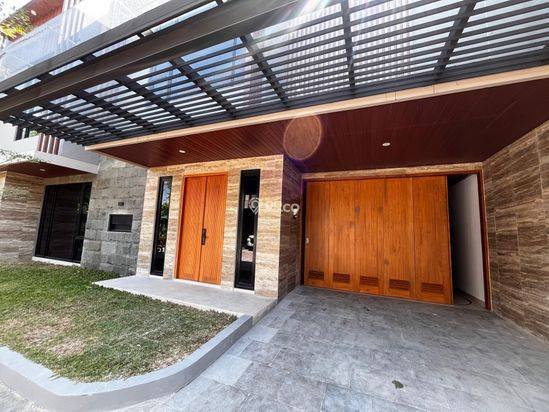 RUMAH MEWAH DI LOKASI PREMIUM DEKAT PLAZA AMBARRUKMO RUMAH MEWAH DI LOKASI PREMIUM DEKAT PLAZA AMBARRUKMO