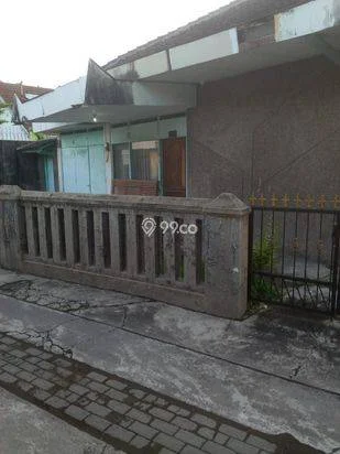 Dijual Tanah + Rumah Second Strategis di Tengah Kota Solo Dijual Tanah + Rumah Second Strategis di Tengah Kota Solo