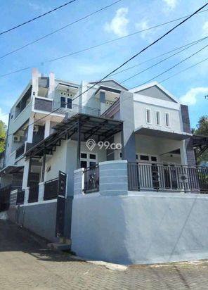 Rumah 3 lantai di perumahan karisma Ronomuut paal dua harga murah Rumah 3 lantai di perumahan karisma Ronomuut paal dua harga murah