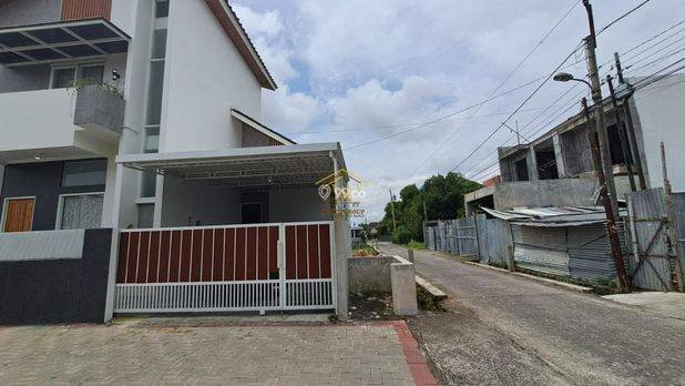 RUMAH MODERN KAWASAN STRATEGIS, 2 MENIT DARI SKE RUMAH MODERN KAWASAN STRATEGIS, 2 MENIT DARI SKE