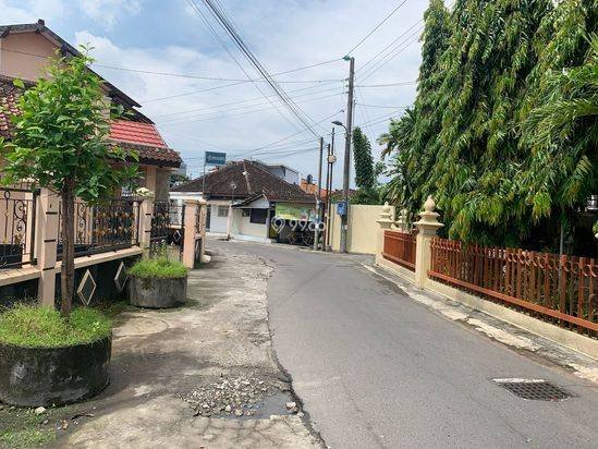 TANAH LUAS STRATEGIS DEKAT JALAN RAYA DAN TUGU JOGJA TANAH LUAS STRATEGIS DEKAT JALAN RAYA DAN TUGU JOGJA