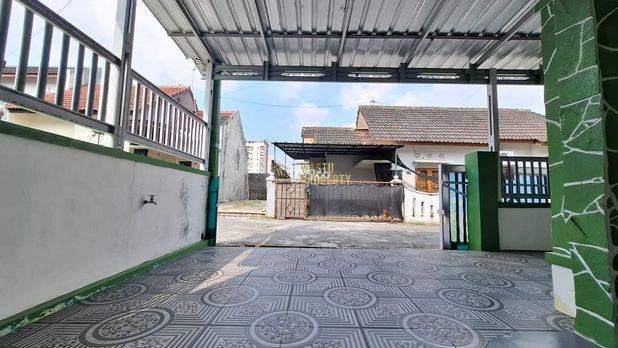 RUMAH SECCOND MURAH 5 MENIT DARI MALL AMPLAZ JOGJA RUMAH SECCOND MURAH 5 MENIT DARI MALL AMPLAZ JOGJA