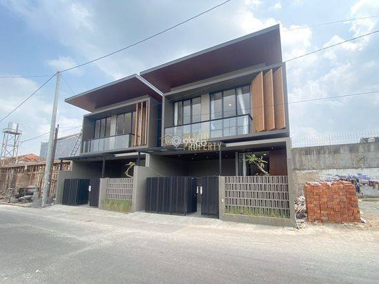 RUMAH MEWAH FULL FURNISHED, DEKAT JALAN MAGELANG RUMAH MEWAH FULL FURNISHED, DEKAT JALAN MAGELANG