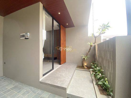 RUMAH MEWAH FULL FURNISHED, DEKAT JALAN MAGELANG RUMAH MEWAH FULL FURNISHED, DEKAT JALAN MAGELANG