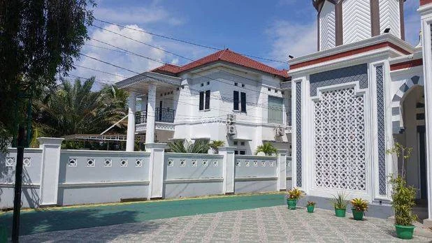 Rumah Mewah + 5 Kamar Kost + 1 Ruang Usaha di Pusat Kota Gorontalo — Dijual Cepat Rumah Mewah + 5 Kamar Kost + 1 Ruang Usaha di Pusat Kota Gorontalo — Dijual Cepat