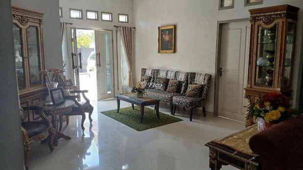 Rumah Mewah + 5 Kamar Kost + 1 Ruang Usaha di Pusat Kota Gorontalo — Dijual Cepat Rumah Mewah + 5 Kamar Kost + 1 Ruang Usaha di Pusat Kota Gorontalo — Dijual Cepat