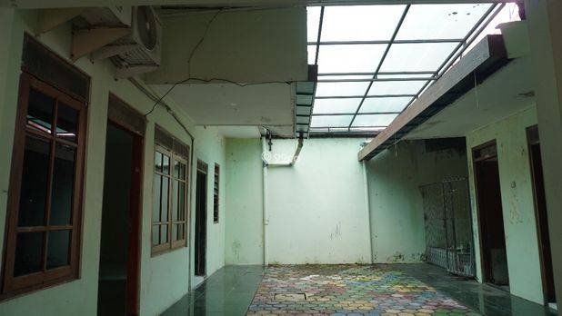 RUMAH LUAS DIAREA BERKEMBANG SETURAN RAYA 5 MENIT DARI UPN RUMAH LUAS DIAREA BERKEMBANG SETURAN RAYA 5 MENIT DARI UPN