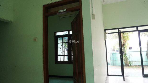 RUMAH LUAS DIAREA BERKEMBANG SETURAN RAYA 5 MENIT DARI UPN RUMAH LUAS DIAREA BERKEMBANG SETURAN RAYA 5 MENIT DARI UPN