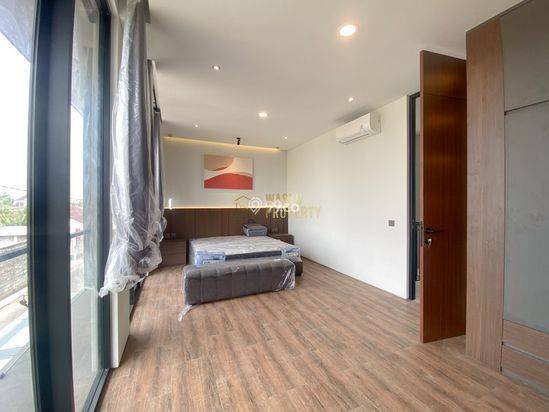 RUMAH 2 LANTAI, FULL FURNISHED, 7 MENIT DARI TUGU JOGJA RUMAH 2 LANTAI, FULL FURNISHED, 7 MENIT DARI TUGU JOGJA