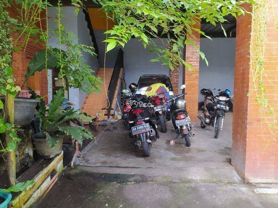 RUMAH 2 LANTAI LUAS DAN LEGA, 4 MENIT KE STADION MAGUWOHARJO RUMAH 2 LANTAI LUAS DAN LEGA, 4 MENIT KE STADION MAGUWOHARJO