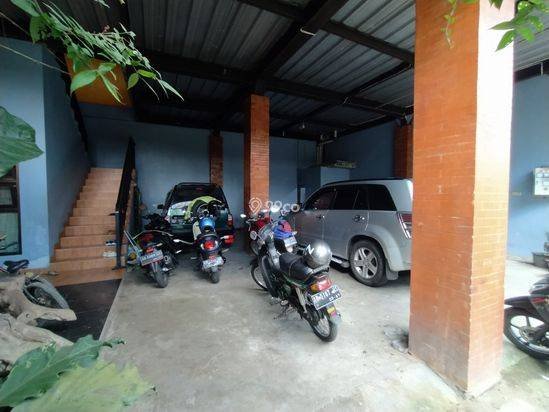 RUMAH 2 LANTAI LUAS DAN LEGA, 4 MENIT KE STADION MAGUWOHARJO RUMAH 2 LANTAI LUAS DAN LEGA, 4 MENIT KE STADION MAGUWOHARJO