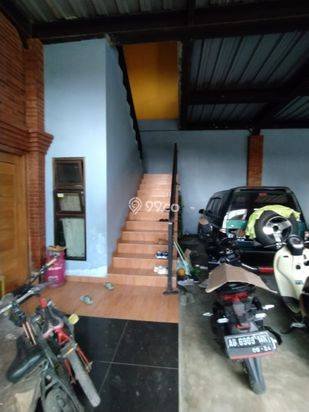 RUMAH 2 LANTAI LUAS DAN LEGA, 4 MENIT KE STADION MAGUWOHARJO RUMAH 2 LANTAI LUAS DAN LEGA, 4 MENIT KE STADION MAGUWOHARJO