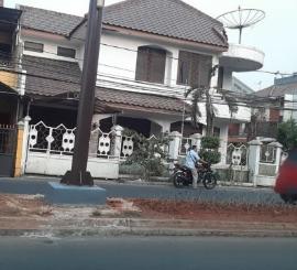 DISEWAKAN RUMAH TERBAIK GRAND GALAXY CITY BEKASI