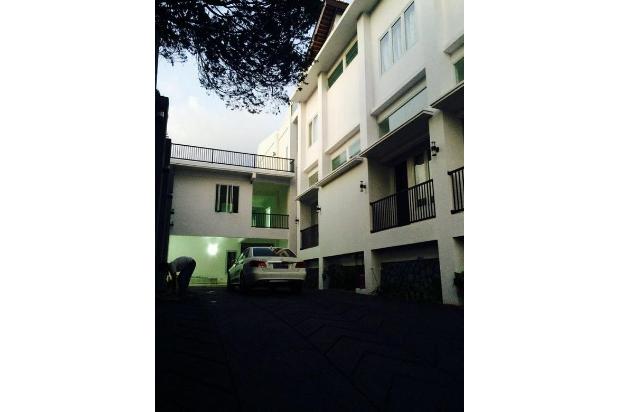 rumah di taman safari