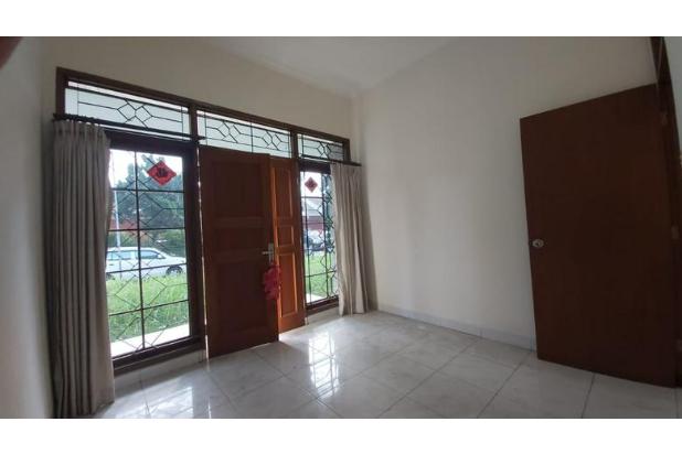 Rumah di Singgasana Pradana