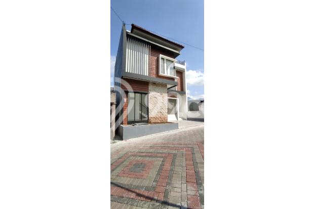 Rumah premium 3 lantai plus kolam di Bumiaji Batu