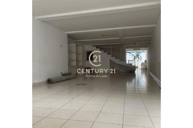 Rumah Rapi Siap Huni Ada Kolam Renang Lokasi Strategis