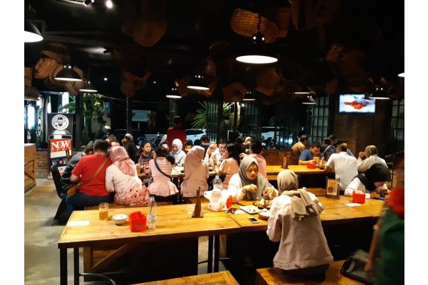 Cafe Resto Masih Aktif dan Strategis Lokasi di Sayap Riau , Bandung