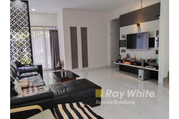 Langka! Rumah tinggal 2 lantai Semifurnished  siap pakai di Komp Gegerkalong, Setiabudi !