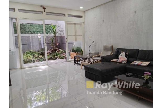Langka! Rumah tinggal 2 lantai Semifurnished  siap pakai di Komp Gegerkalong, Setiabudi !