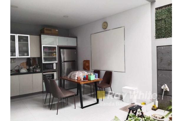 Langka! Rumah tinggal 2 lantai Semifurnished  siap pakai di Komp Gegerkalong, Setiabudi !