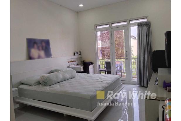 Langka! Rumah tinggal 2 lantai Semifurnished  siap pakai di Komp Gegerkalong, Setiabudi !
