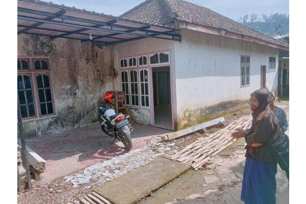 rumah diarea wisata air terjun sedudo cocok untuk fila penginapan dan rumah tinggal