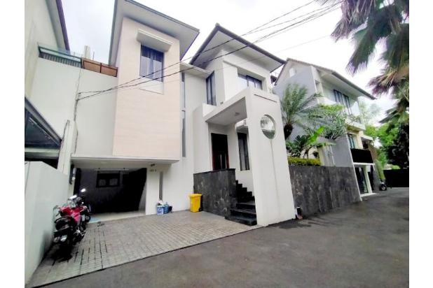 TOWNHOUSE Bergaya Modern Tropical Minimalis  di AMPERA, JakSel