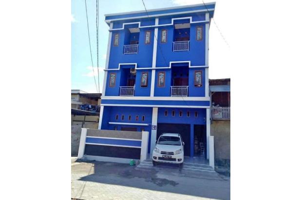 Rumah 3 lantai poros jalan Dg. Tata Lama.