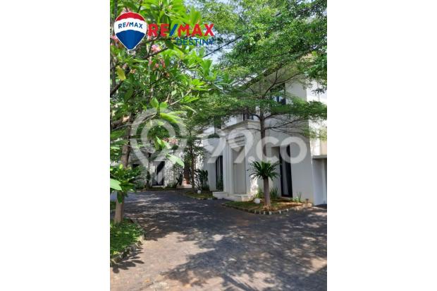 Luxurious homes compound in a quiet street of Kemang.