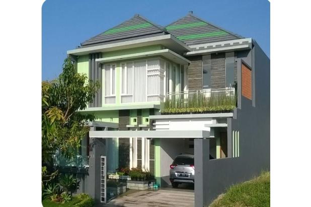 Rumah mewah 2 lantai plus perabot di Araya Malang