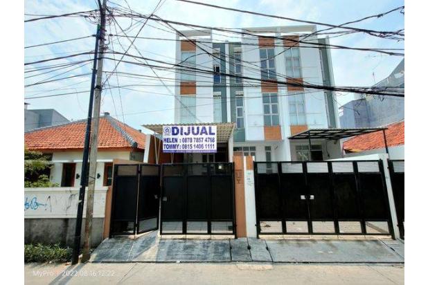 RUMAH BARU 3 LANTAI SIAP HUNI 