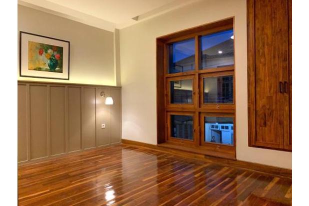 Rumah Baru Rawamangun ada kolam renang