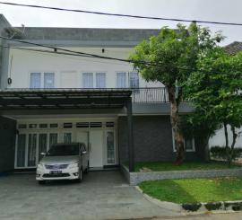 Disewakan Rumah di Lippo Cikarang Cluster Taman Beverly