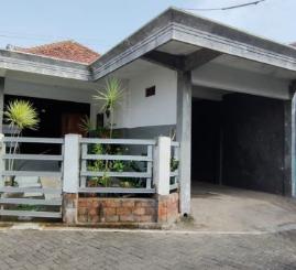 Rumah kontrakkan murah plus perabot di pusat Kota Batu