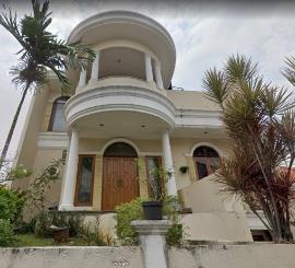 Rumah 3Lt, Hdp Timur, Pool, Furnished, Lingk. Nyaman dan Strategis di Pejompongan Baru