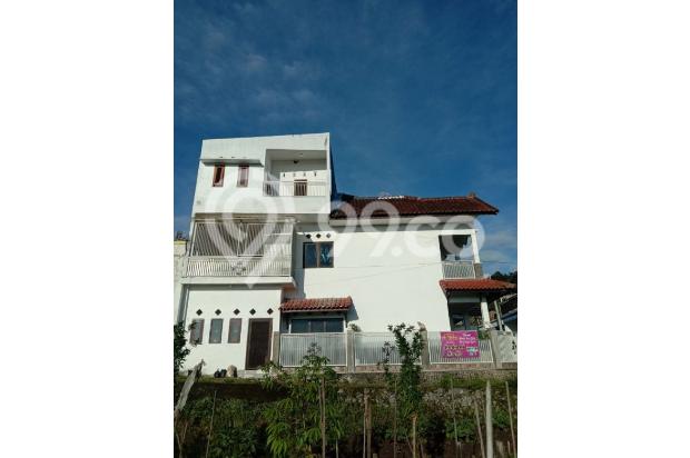 Villa 3 Lantai Bagus dan Nyaman Strategis di Songgokerto Batu