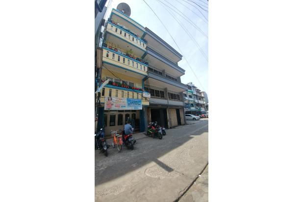 Ruko hoek dalam kompleks di Jakarta Barat**