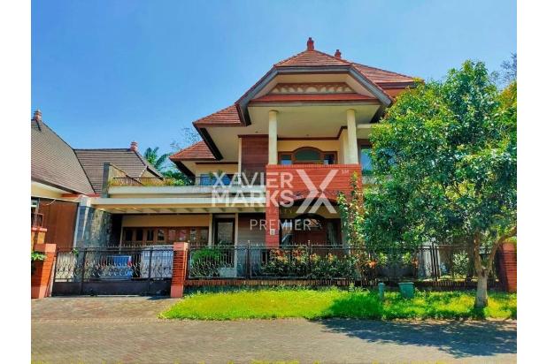 Rumah Mewah 2 Lantai di Villa Taman Golf, Araya, Malang
