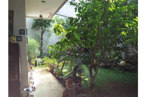 Rumah 2 lantai, kusen Jati di Mayestik Kebayoran Baru Jaksel